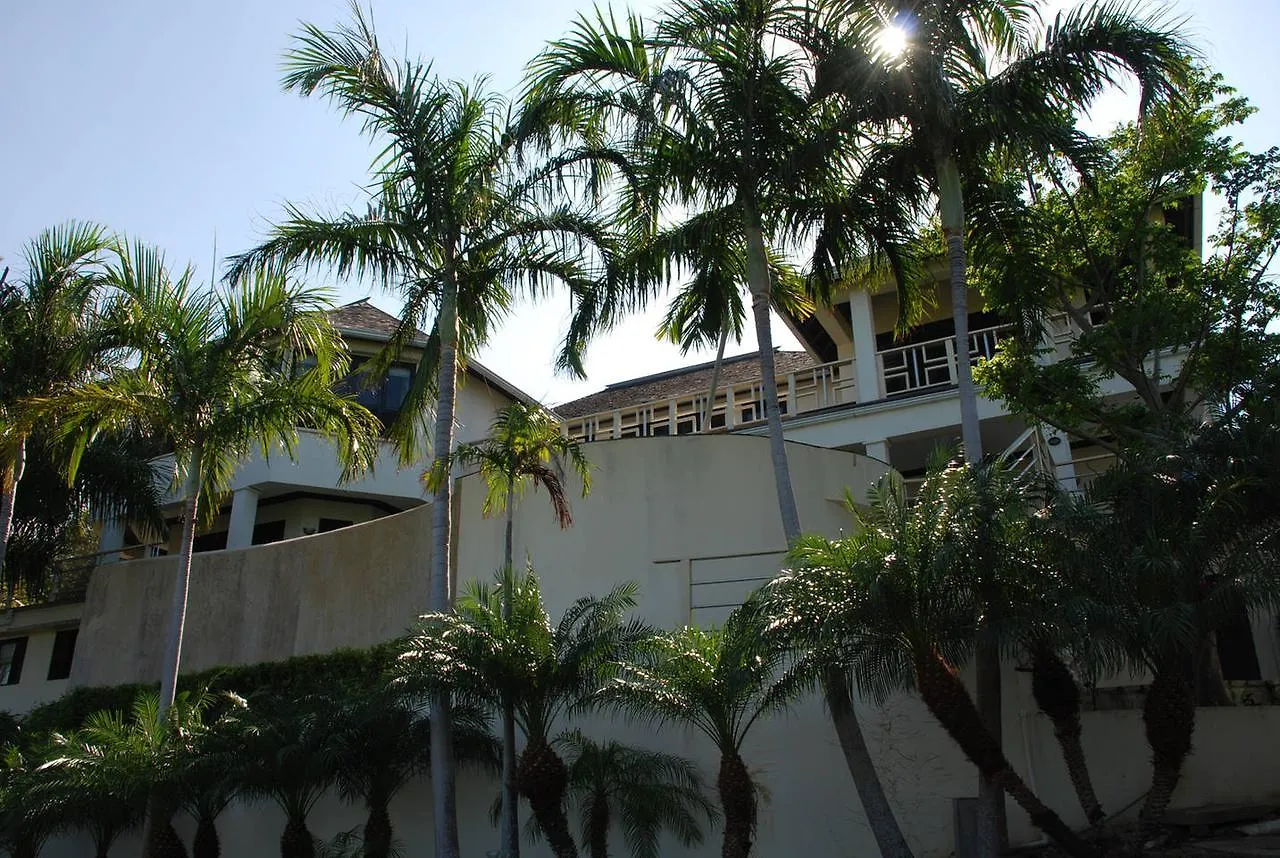 Luxury Villa Sleeps 6, Beach Access, Montego Bay