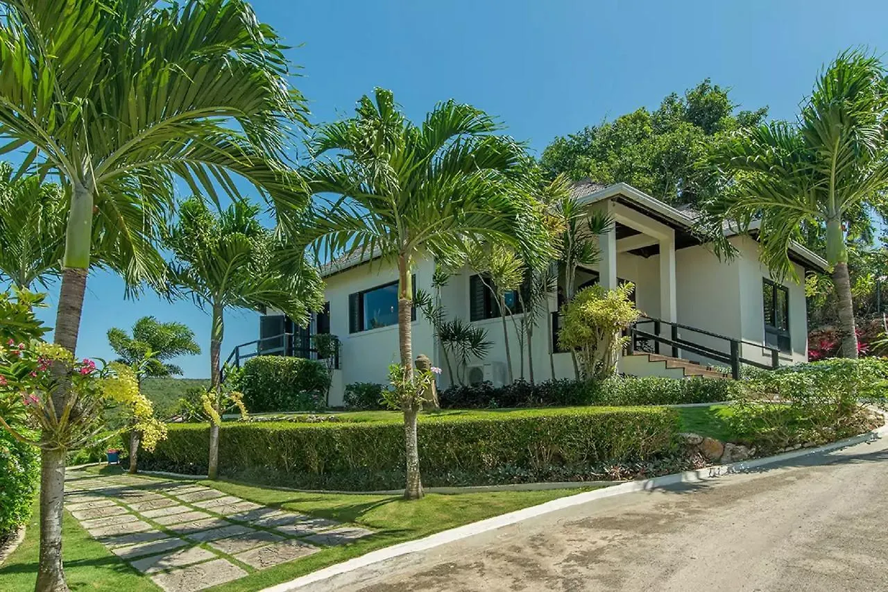 Luxury Villa Sleeps 6, Beach Access, Montego Bay Jamaica
