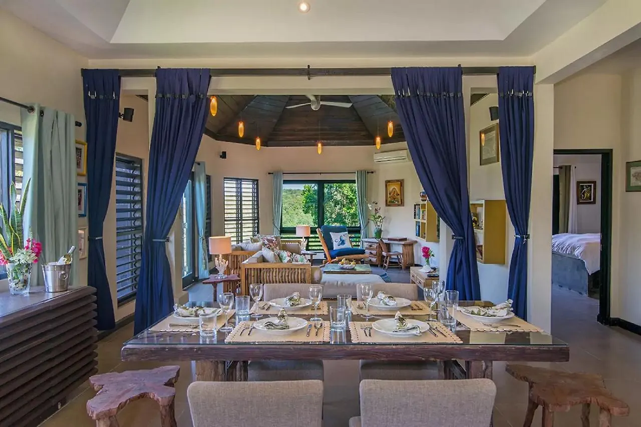 Luxury Villa Sleeps 6, Beach Access, Montego Bay