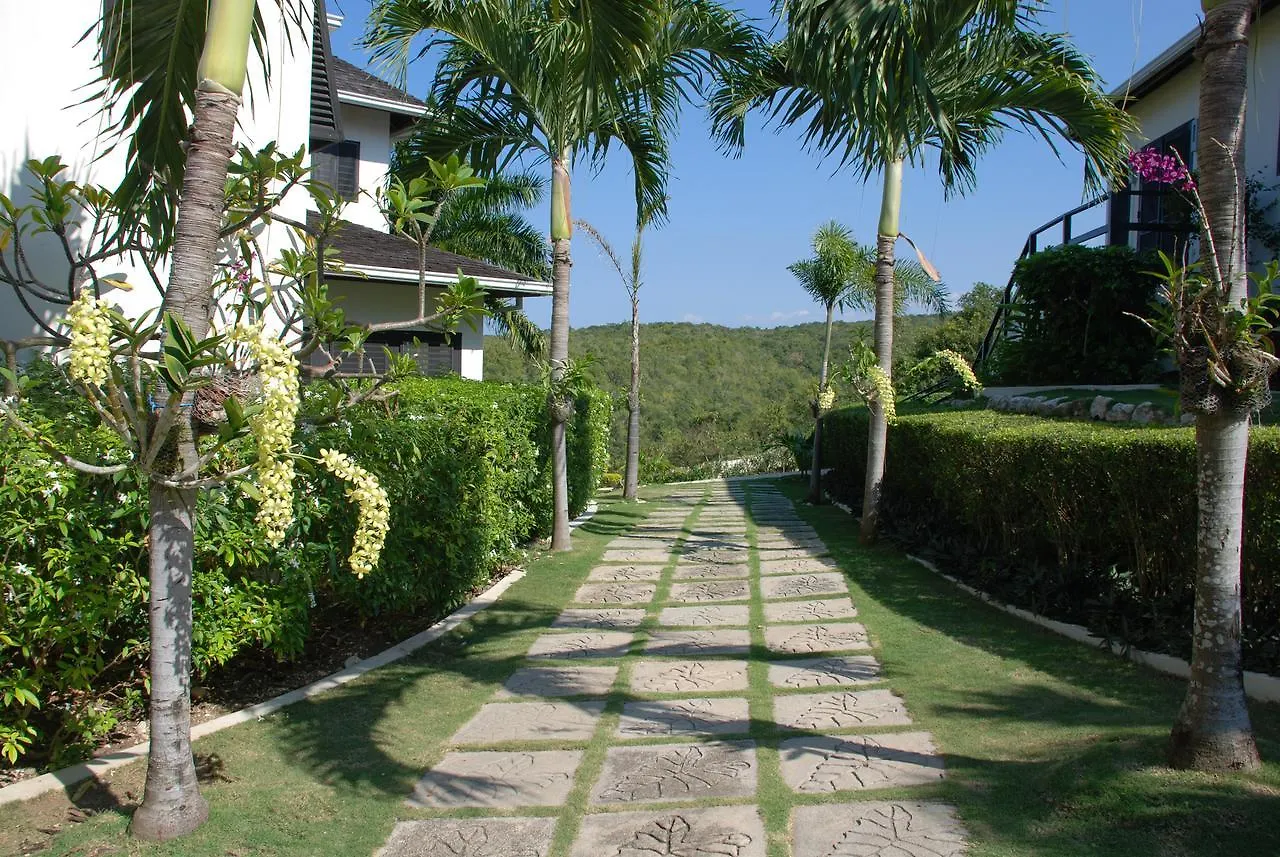 Luxury Villa Sleeps 6, Beach Access, Montego Bay