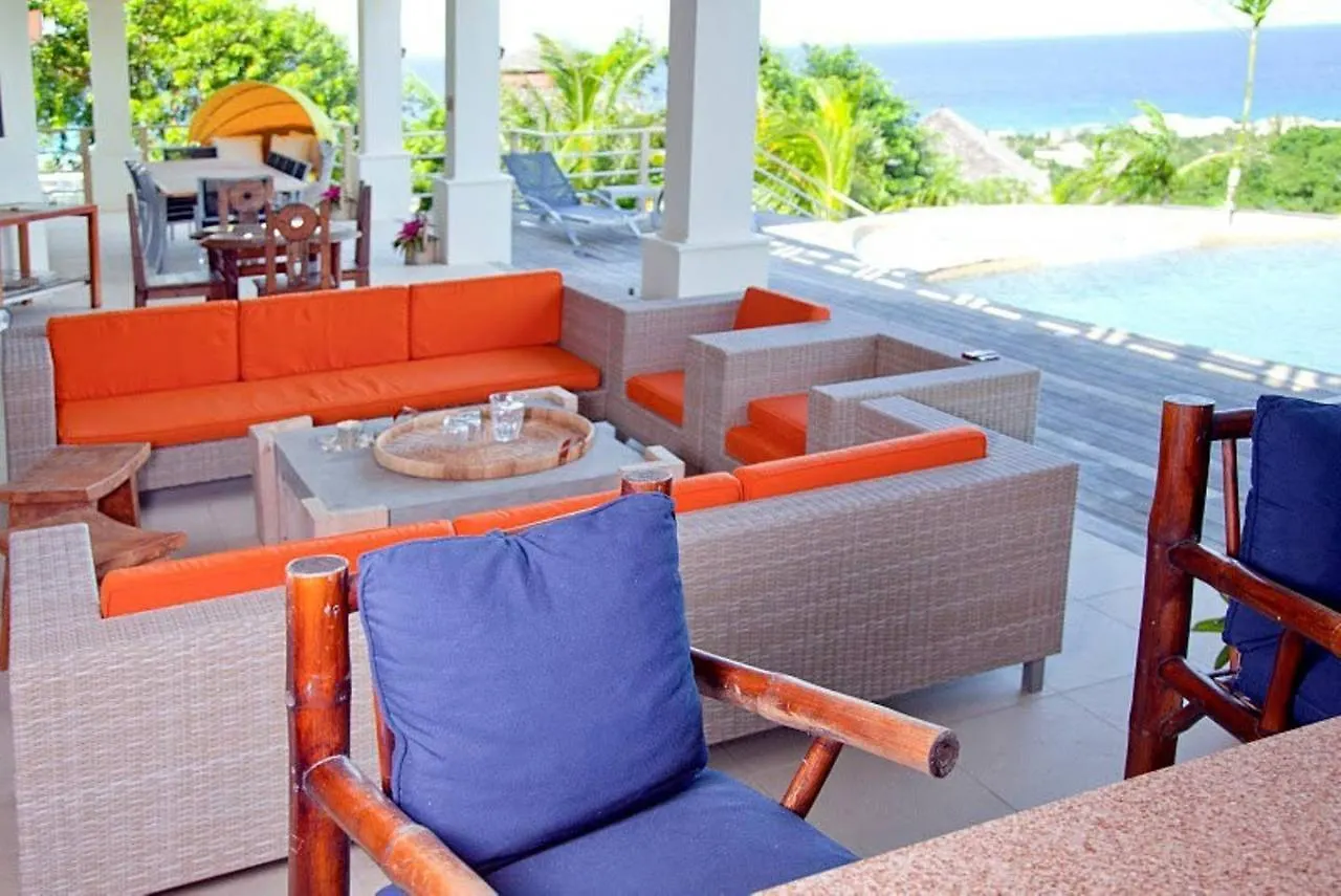 Luxury Villa Sleeps 6, Beach Access, Montego Bay