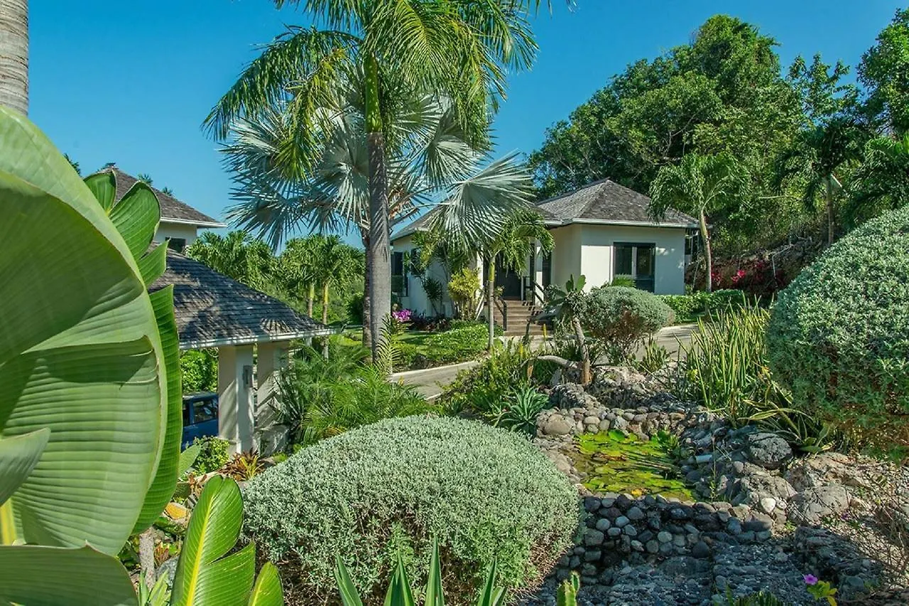 Luxury Villa Sleeps 6, Beach Access, Montego Bay
